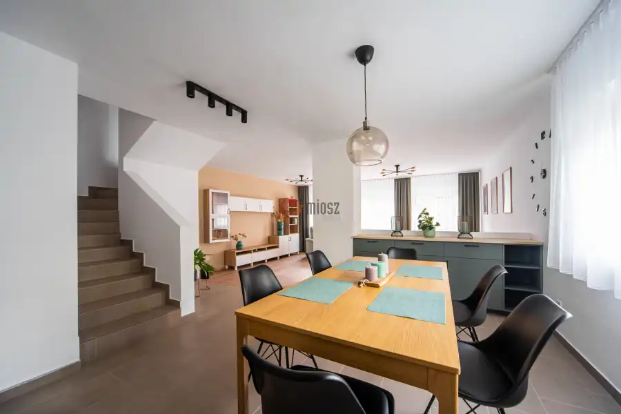 Albérlet, kiadó újszerű családi ház, Paks