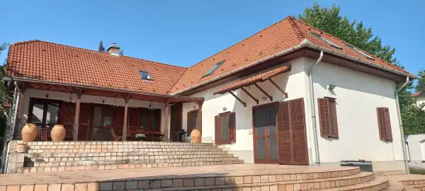 Kiadó családi ház, Budaörs 8 szoba 400 m² 851 E Ft/hó
