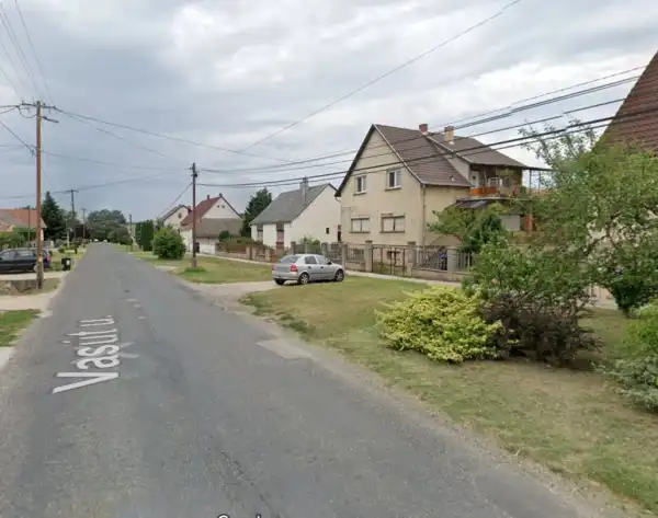 Kiadó családi ház, Kecskéd 7 szoba 311 m² 500 E Ft/hó