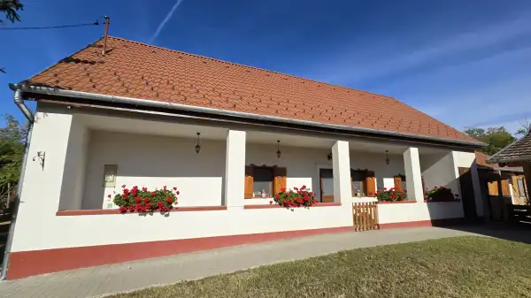 Kiadó családi ház, Paks 3 szoba 80 m² 250 E Ft/hó