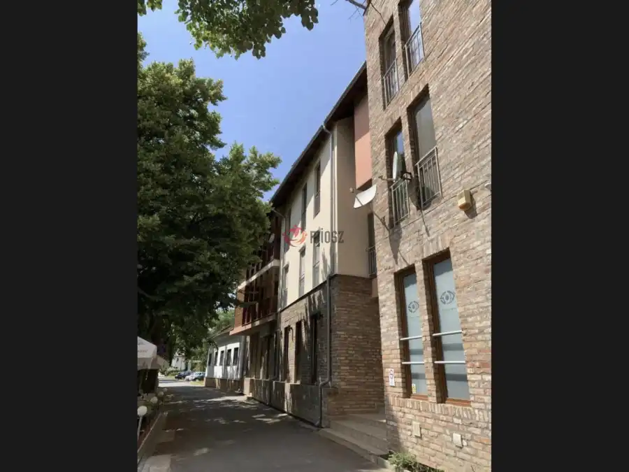 kiadó garázs, Gyula