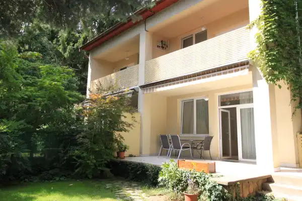 Kiadó ikerház, Budapest, II. kerület 3+3 szoba 130 m² 500 E Ft/hó