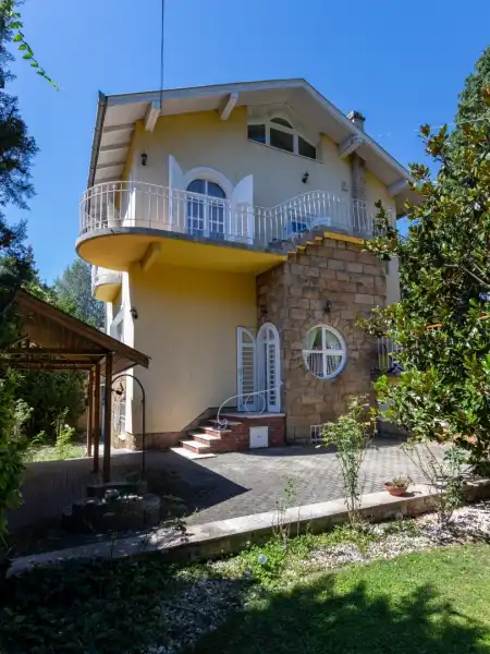 Kiadó ikerház, Budapest, II. kerület 6 szoba 220 m² 1.11 M Ft/hó