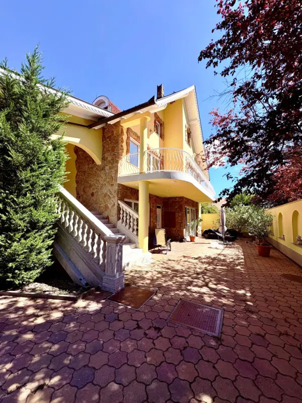Kiadó ingatlan, Budaörs 5 szoba 185 m² 600 E Ft/hó