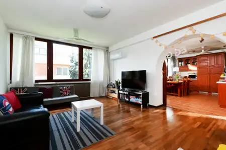 Kiadó ingatlan, Budapest, II. kerület 5+1 szoba 136 m² 500 E Ft/hó