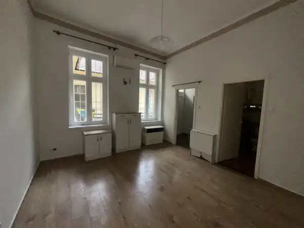 Kiadó ingatlan, Budapest, VI. kerület 1 szoba 30 m² 160 E Ft/hó