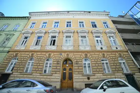 Kiadó ingatlan, Budapest, VI. kerület 1+1 szoba 32 m² 200 E Ft/hó