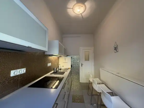 Kiadó ingatlan, Budapest, VI. kerület 2 szoba 64 m² 380 E Ft/hó