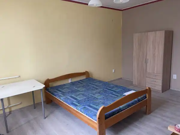 Kiadó ingatlan, Dunaújváros 1 szoba 28 m² 100 E Ft/hó