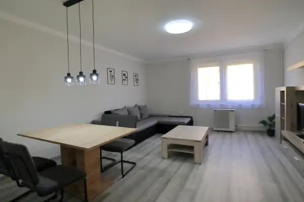 Kiadó ingatlan, Szeged 2 szoba 50 m² 200 E Ft/hó