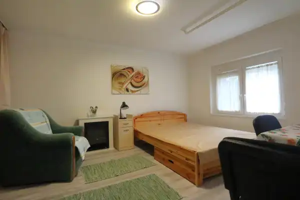 Kiadó ingatlan, Szeged 1 szoba 27 m² 110 E Ft/hó