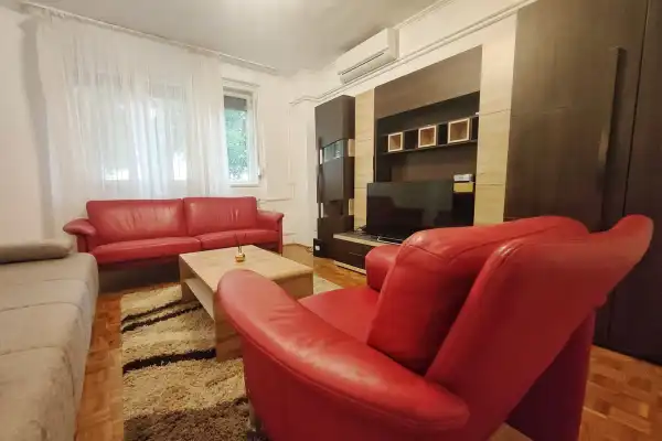 Kiadó ingatlan, Szeged 2 szoba 52 m² 180 E Ft/hó