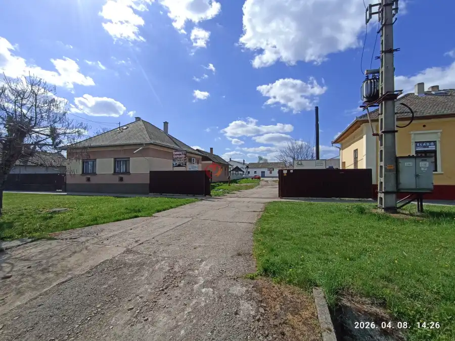 kiadó ipari ingatlan, Karcag