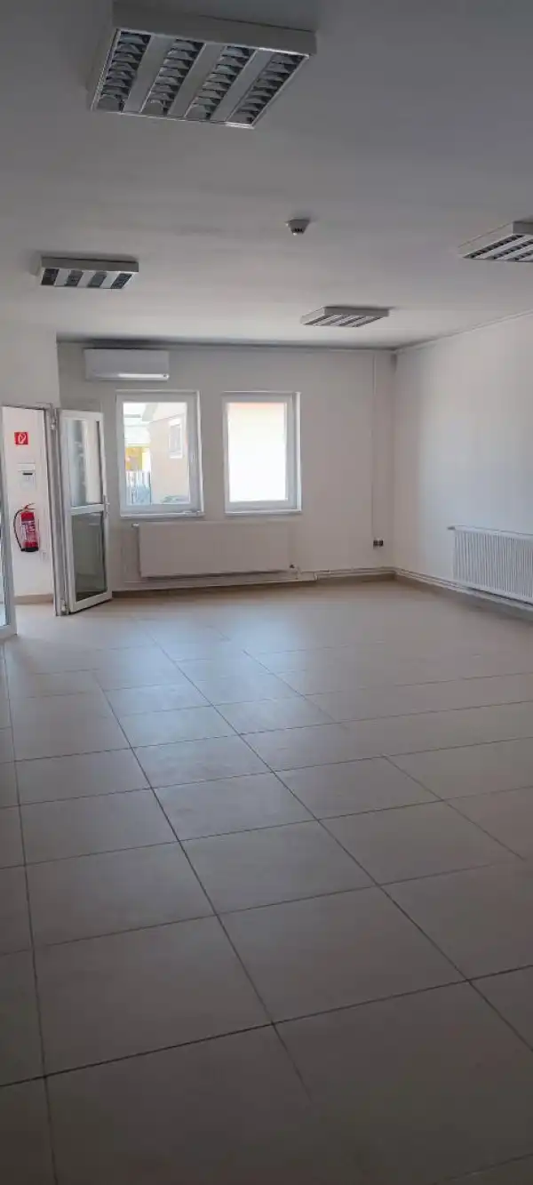 Kiadó ipari ingatlan, Tatabánya 57 m² 140 E Ft/hó