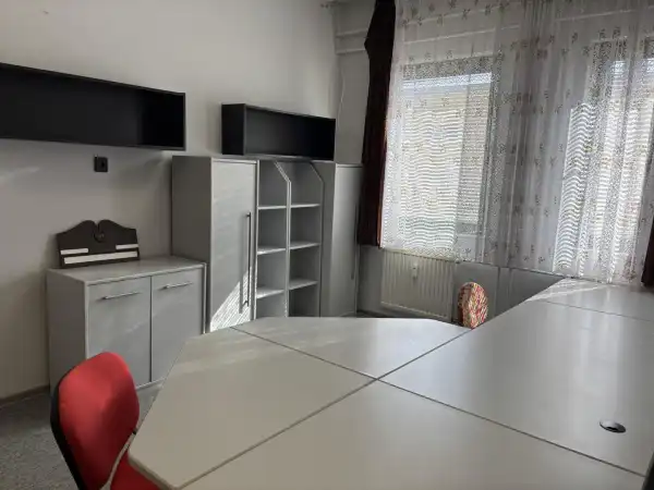 Kiadó iroda, Békéscsaba 2 szoba 45 m² 80 E Ft/hó