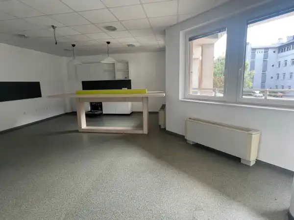 Kiadó iroda, Budapest, II. kerület 11 szoba 125 m² 501 E Ft/hó