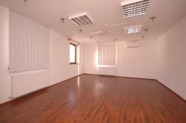 Kiadó iroda, Budapest, III. kerület 2 szoba 110 m² 280 E Ft/hó
