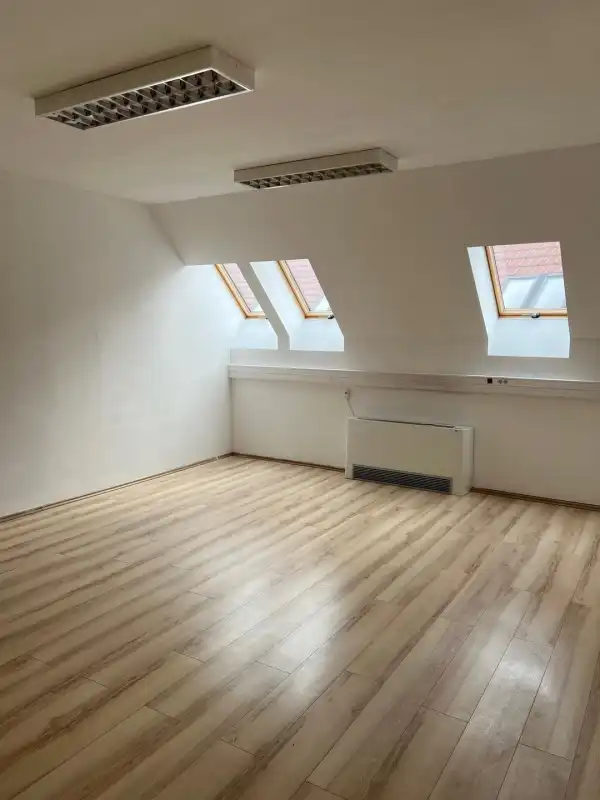 Kiadó iroda, Budapest, IV. kerület 3 szoba 85 m² 240 E Ft/hó