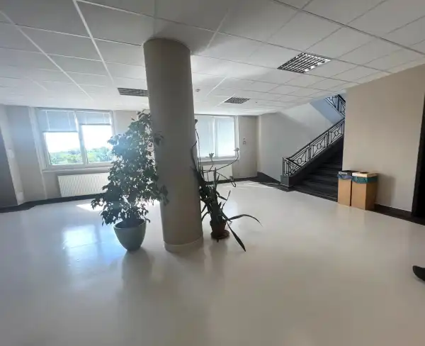 Kiadó iroda, Budapest, IX. kerület 3 szoba 73 m² 256 E Ft/hó