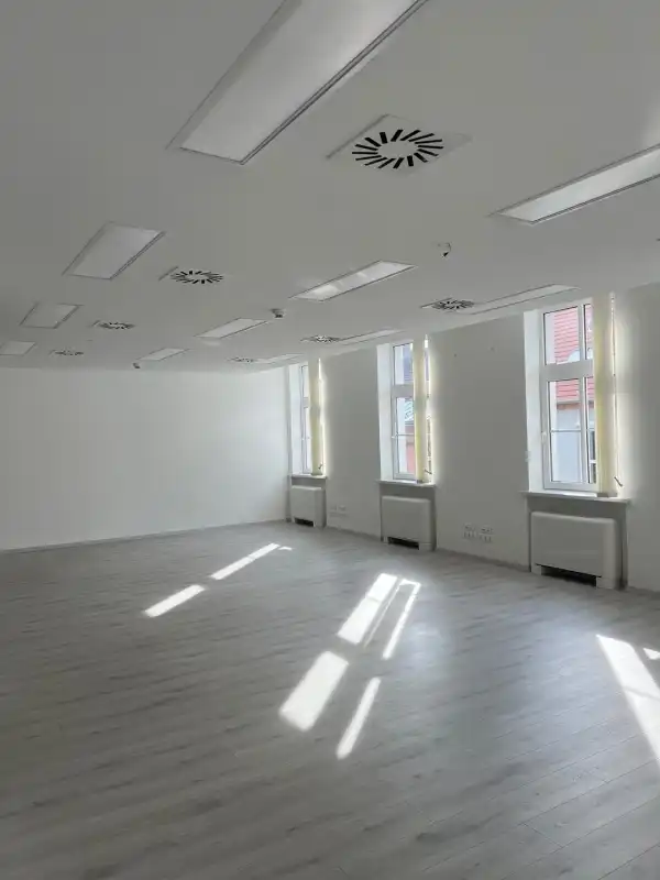 Kiadó iroda, Budapest, VI. kerület 7 szoba 210 m² 1.01 M Ft/hó