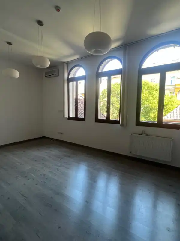 Kiadó iroda, Budapest, XIV. kerület 11 szoba 390 m² 1.42 M Ft/hó