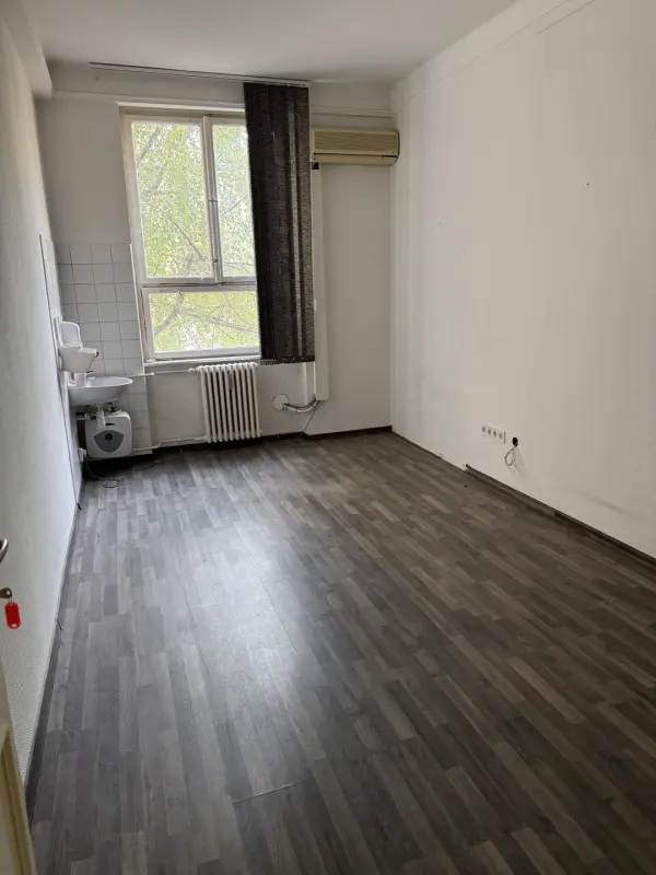 Kiadó iroda, Dunaújváros 1 szoba 40 m² 100 E Ft/hó