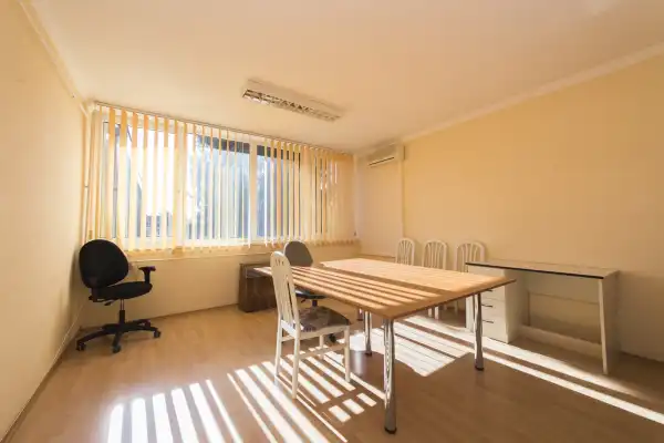 Kiadó iroda, Eger 1 szoba 28 m² 80 E Ft/hó