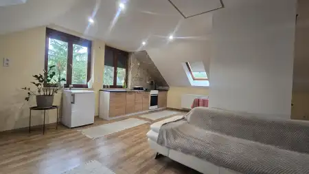 kiadó iroda, Göd
