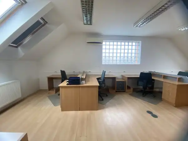 Kiadó iroda, Komárom 2 szoba 72 m² 500 E Ft/hó