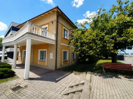 Kiadó iroda, Mohács 15 m² 90 E Ft/hó + Áfa