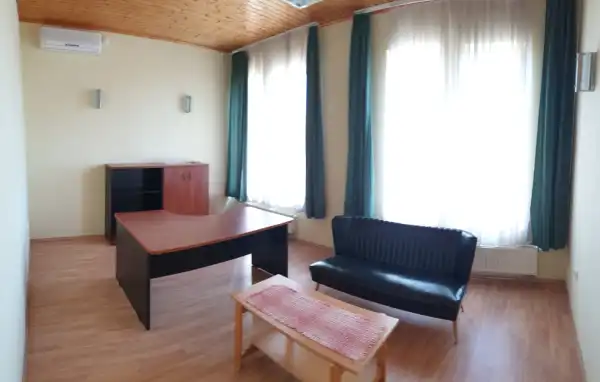 Kiadó iroda, Paks 3 szoba 114 m² 456 E Ft/hó