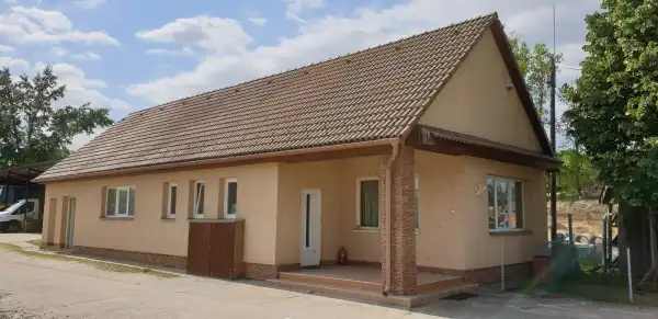 Kiadó iroda, Paks 2 szoba 73 m² 450 E Ft/hó + Áfa