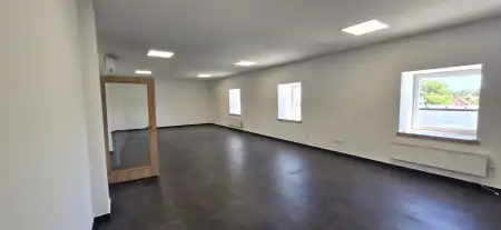 Kiadó iroda, Tata 1 szoba 14 m² 35 E Ft/hó + Áfa