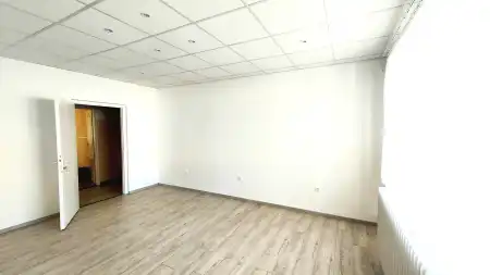 kiadó iroda, Vác