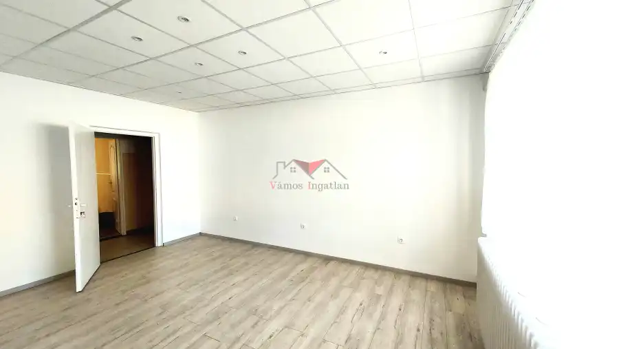 kiadó iroda, Vác