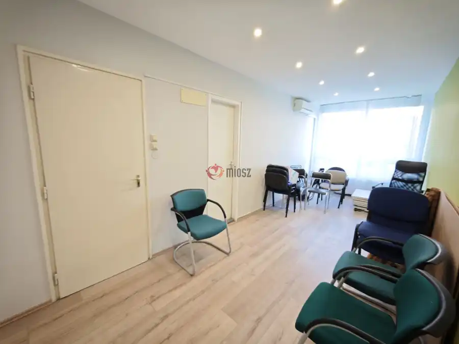 kiadó irodaházban C kat., Szeged