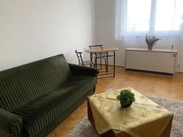 Kiadó panel, Komárom 1 szoba 27 m² 140 E Ft/hó