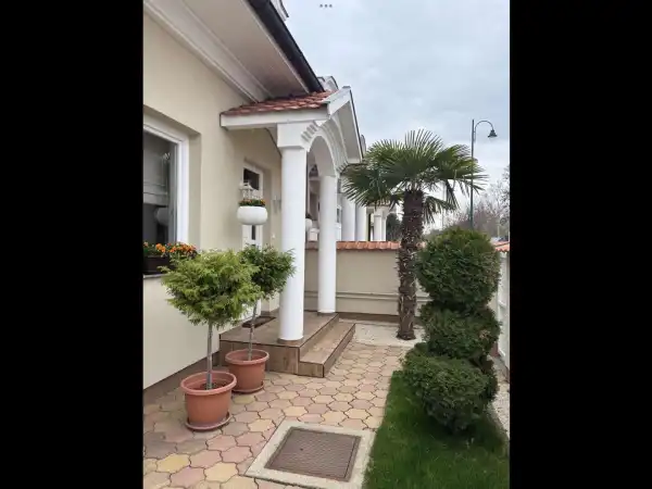 Kiadó sorház, Gyula 2+2 szoba 91 m² 300 E Ft/hó