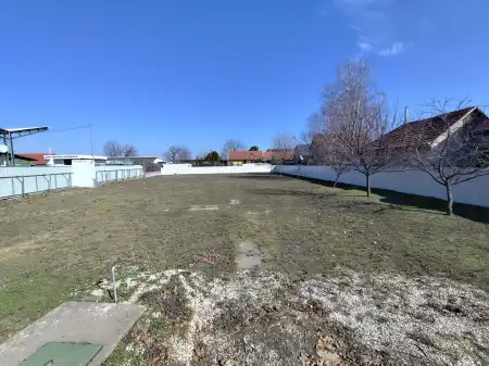 Kiadó telek, Dabas 1460 m² 150 E Ft/hó