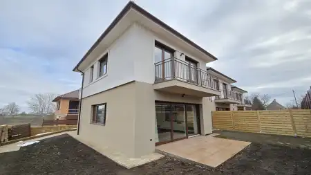Kiadó új építésű családi ház, Paks 4 szoba 115 m² 650 E Ft/hó
