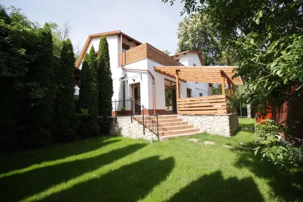 Kiadó újszerű családi ház, Budapest, II. kerület 5+1 szoba 200 m² 736 E Ft/hó