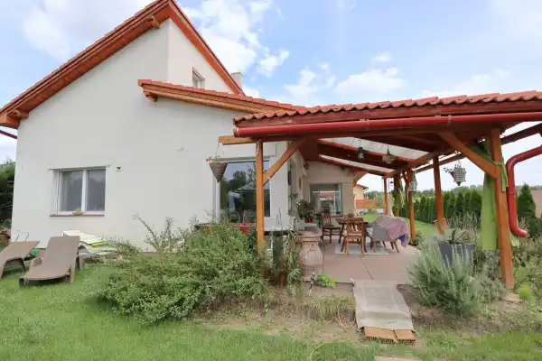 Kiadó újszerű családi ház, Szeged 4 szoba 140 m² 550 E Ft/hó