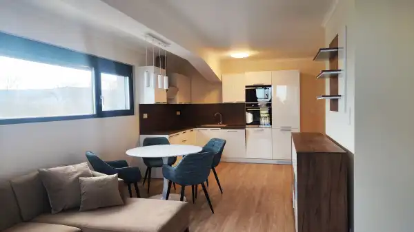 Kiadó újszerű ingatlan, Budapest, III. kerület 3 szoba 79 m² 530 E Ft/hó