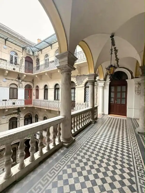 Kiadó újszerű ingatlan, Budapest, VI. kerület 3 szoba 110 m² 630 E Ft/hó