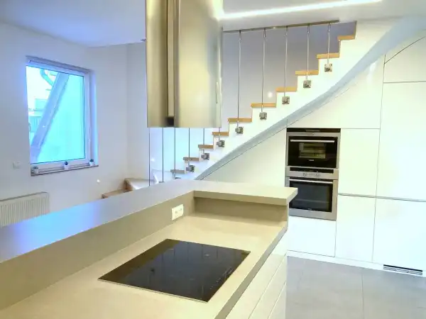 Kiadó újszerű ingatlan, Budapest, VI. kerület 3 szoba 84 m² 370 E Ft/hó