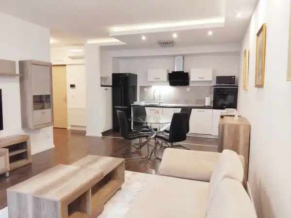 Kiadó újszerű ingatlan, Budapest, VIII. kerület 3 szoba 76 m² 455 E Ft/hó