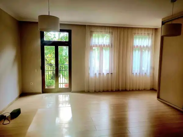 Kiadó újszerű ingatlan, Vác 3 szoba 90 m² 325 E Ft/hó