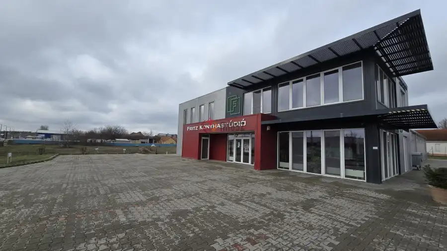 kiadó újszerű iroda, Paks