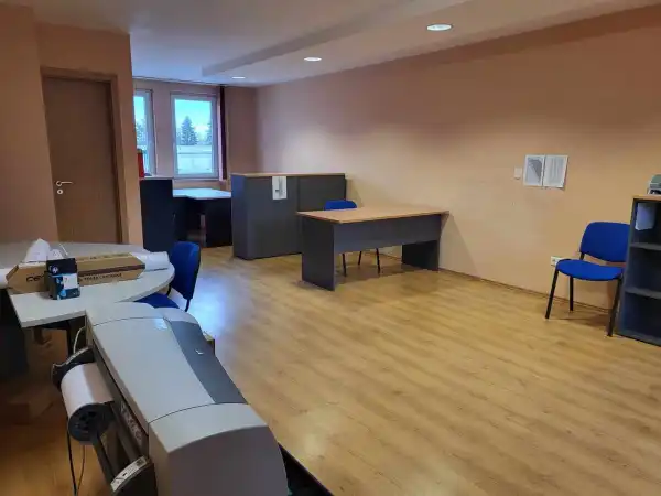 Kiadó újszerű iroda, Zalaegerszeg 2 szoba 75 m² 150 E Ft/hó