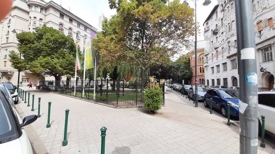 kiadó újszerű üzlethelyiség utcai bejáratos, Budapest, VIII. kerület